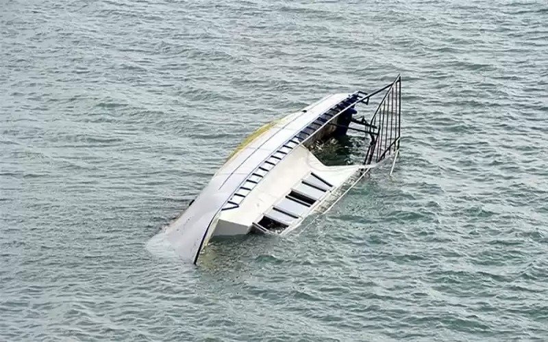 ६० यात्रु बोकेको डुंगा डुब्यो, उद्धार कार्य जारी
