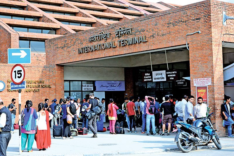 त्रिभुवन विमानस्थलमा यात्रुलाई बिदाइ तथा स्वागत गर्न तीन जनाभन्दा बढी प्रवेश गर्न नपाउने