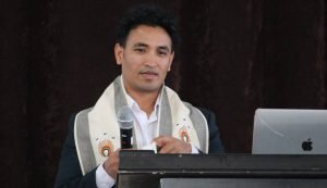 बेलायतको प्रतिष्ठित विश्वविद्यालयमा नेपाली प्राध्यापक डा. केशव गिरी सम्मानित